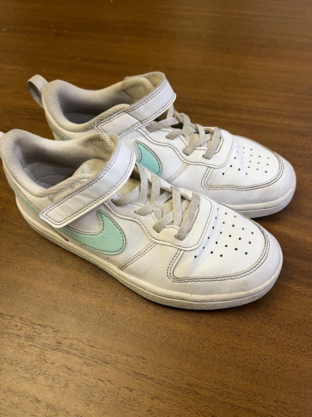 Nike Court Borough Low size 2.5 Big Kid
